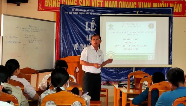TẬP HUẤN NÂNG CAO NHẬN THỨC SỬ DỤNG THUỐC BẢO VỆ THỰC VẬT AN TOÀN VÀ HIỆU QUẢ